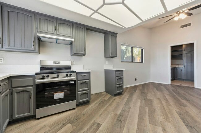 Building Photo - 29611 Bonanza Pl