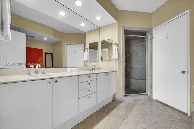 Building Photo - 791 Crandon Blvd