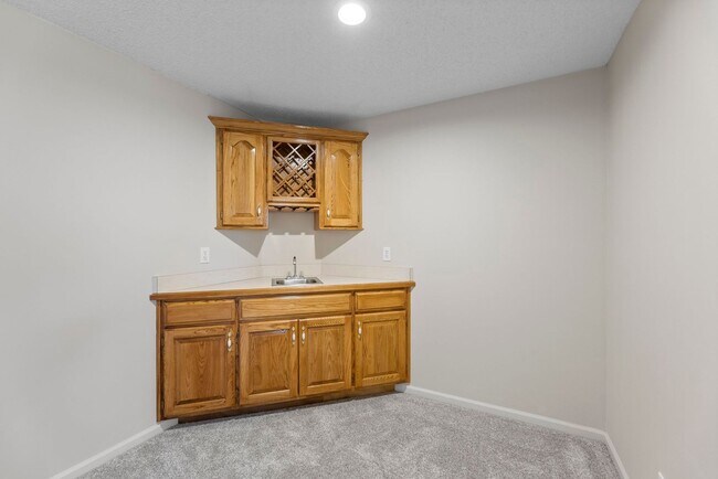 Building Photo - Four Bedroom Home Available in Overland Park