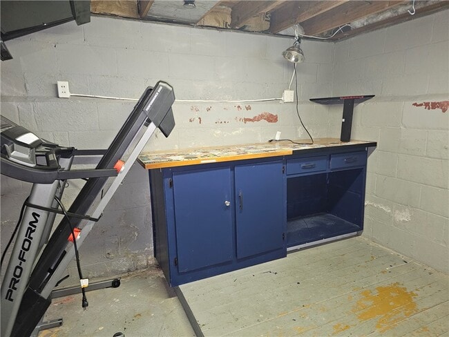 Building Photo - 940 S Grosvenor Rd