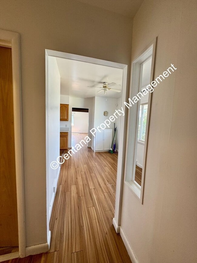 Building Photo - 2 Bedroom House on the Flats with a finish...