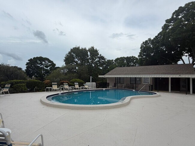 Building Photo - Perfect Condo in Dunedin