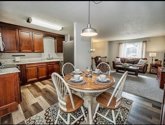 Building Photo - 265 Constellation Dr