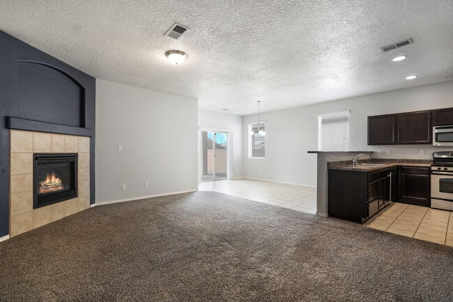 Building Photo - 1143 Desert Sunflower Dr NE