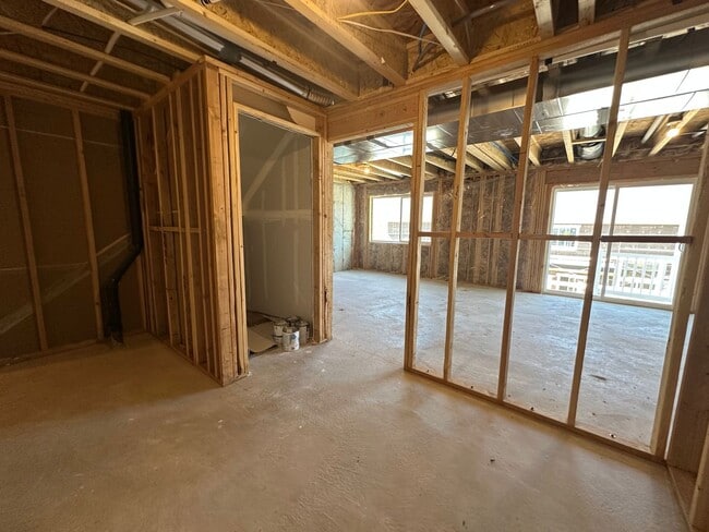 Building Photo - 5260 Acacia Dr