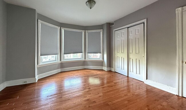 Building Photo - 459 Winona St