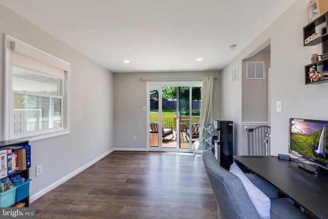 Building Photo - 6006 Rivanna Dr