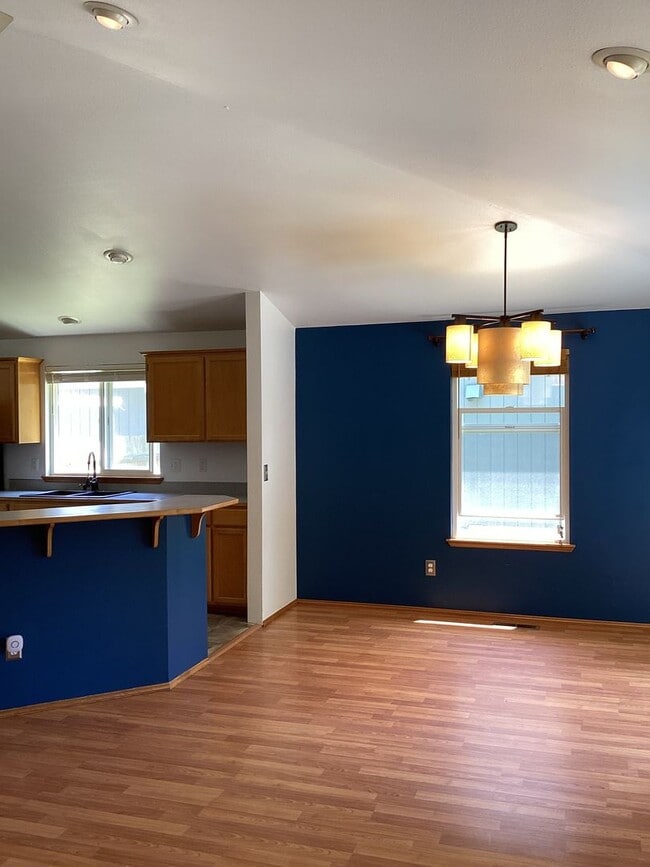 Building Photo - Spacious Lake Stevens Rambler with A/C