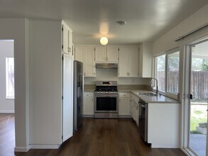 Building Photo - 44215 Hanstead Ave