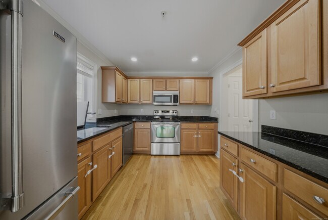 Building Photo - 1707 Summer St