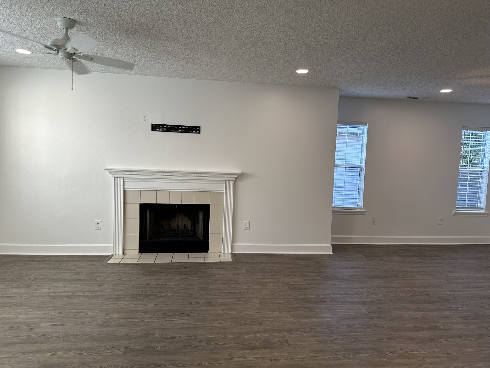 Building Photo - 8 Saint Ives Dr