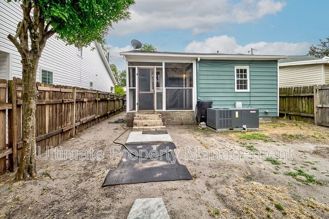 Building Photo - 1313 Glenn St