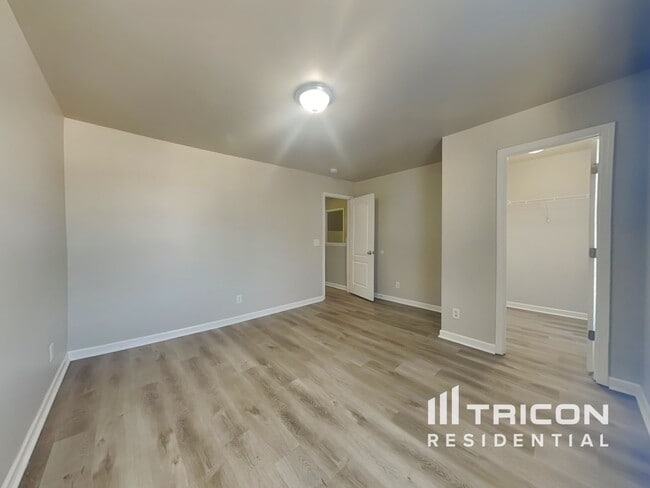 Building Photo - 4006 New London Ct