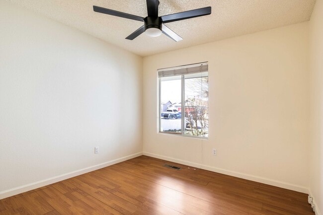 Building Photo - Well Maintained 3 Bedroom, 2 Bath Home