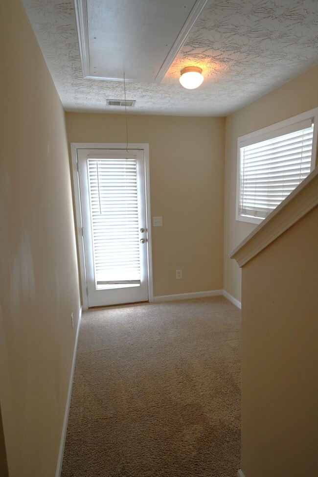 Building Photo - 221 Alton Cir