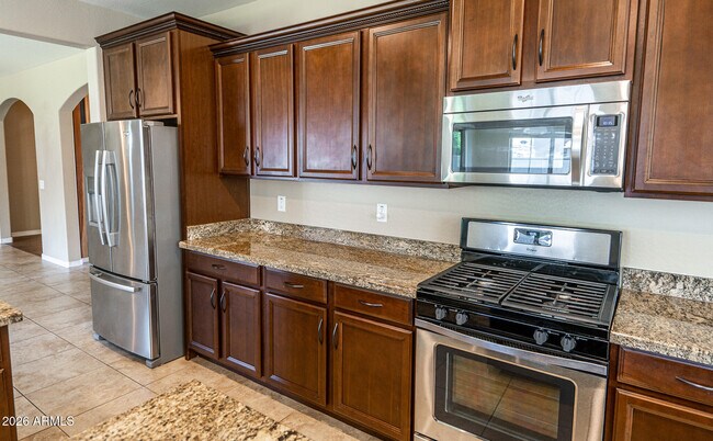 Building Photo - 18445 W Saguaro Ln