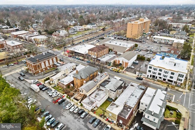 Building Photo - 508 Station Ave