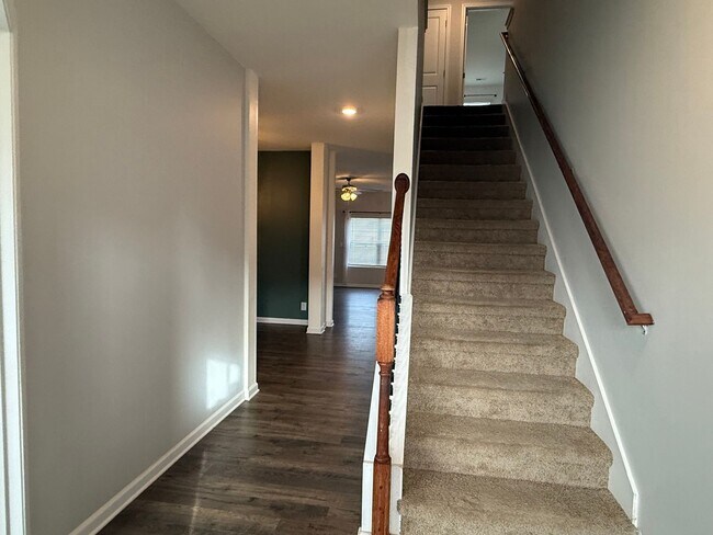 Building Photo - Beautiful 4 bedroom 2.5 bath home located in the Cliffs subdivision!