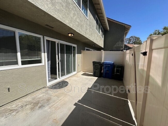 Building Photo - 491 Serento Cir