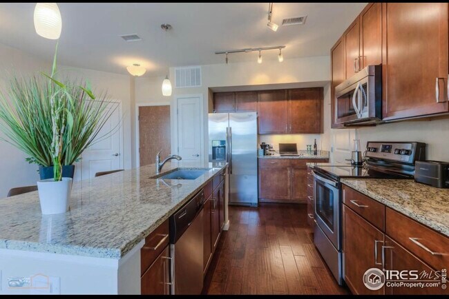 Kitchen - 13598 Via Varra