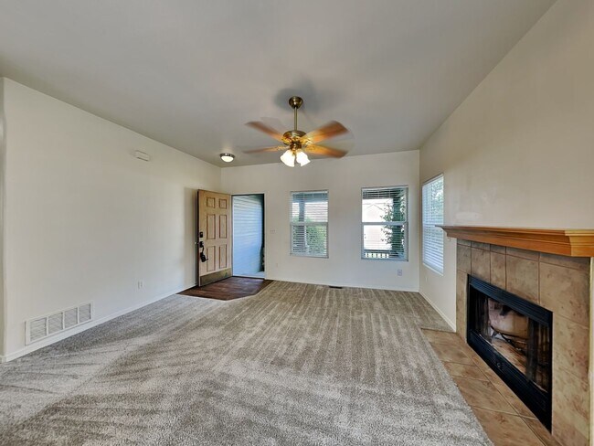 Building Photo - Single family home w/ 4 bedrooms, 3.5 baths, finished walkout basement!