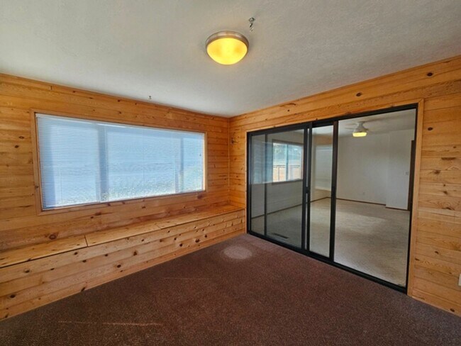 Building Photo - 3Bd/2Ba Single Story Home-For viewing!