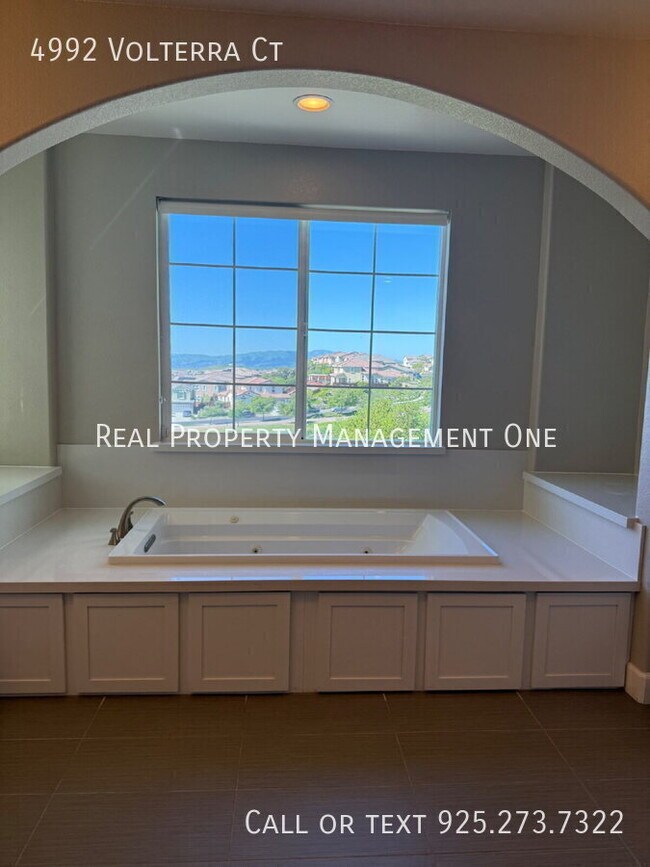 Building Photo - 4992 Volterra Ct