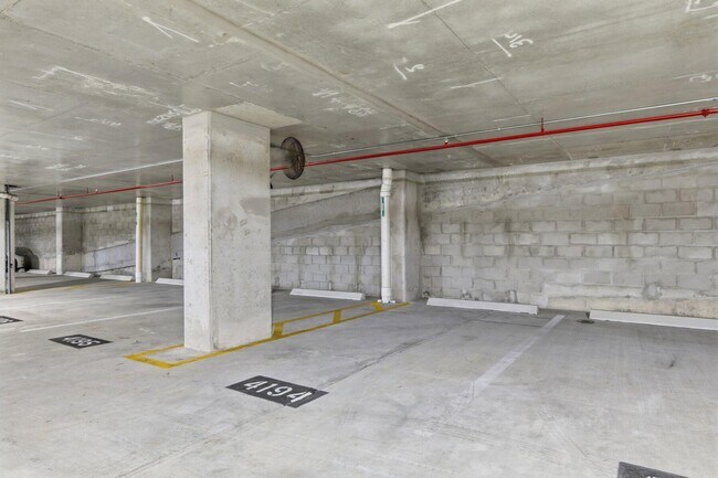 Building Photo - 220 Lake Shore Dr
