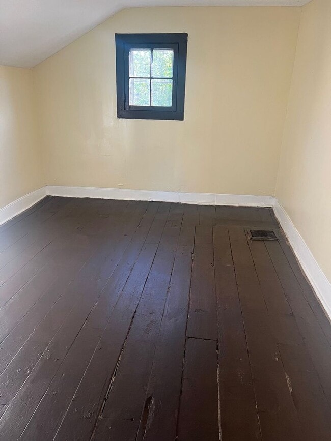 Building Photo - 3 bedroom house