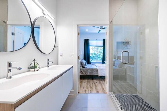 Building Photo - Top Floor 2bd/2ba Condo in East Atlanta, Perfect Roommate Setup!
