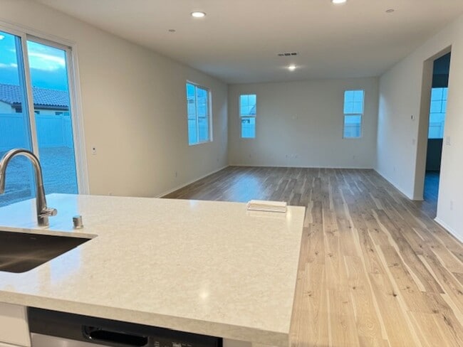 Building Photo - Newly built 5 + 3 With Solar! $4000/Month