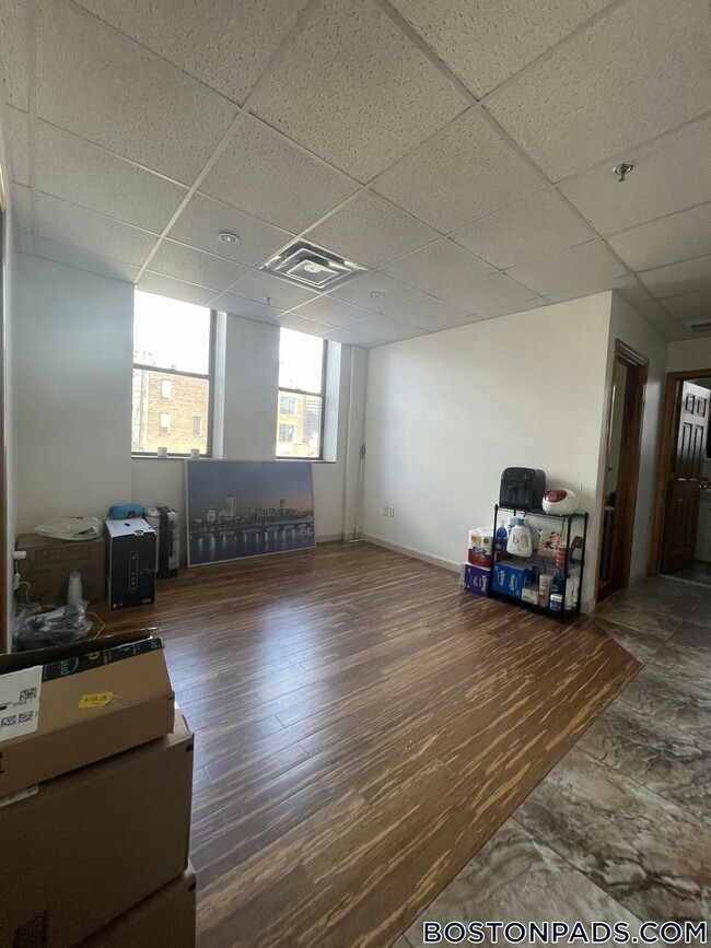 Building Photo - 72 Kneeland St