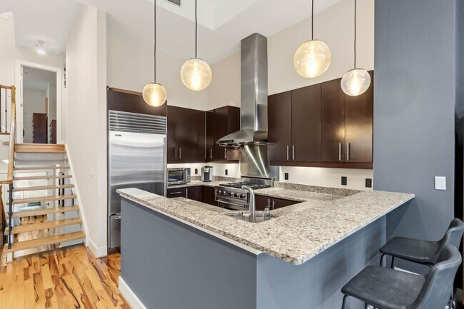 Building Photo - U St Penthouse