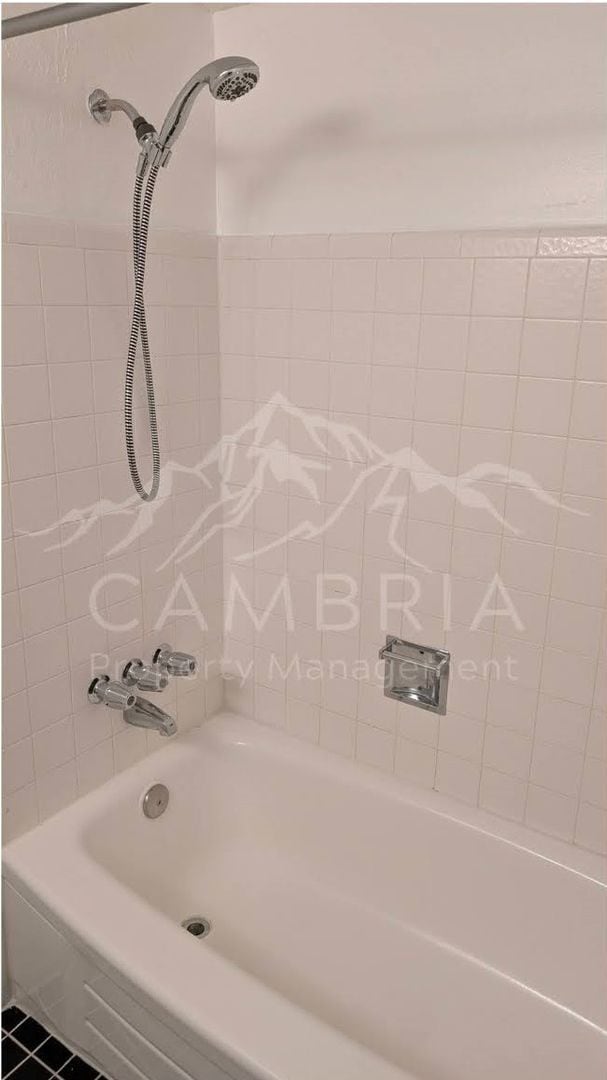 Building Photo - Cozy 2 BR 1 BA Condo Available In West Valley