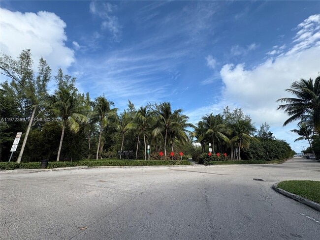 Building Photo - 2500 NE 135th St