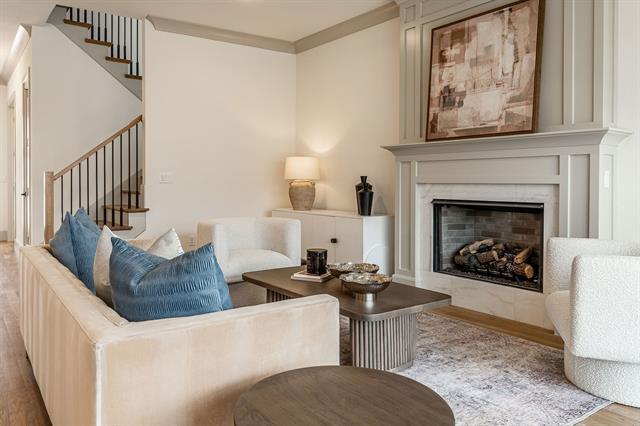 Building Photo - 317 Travis St