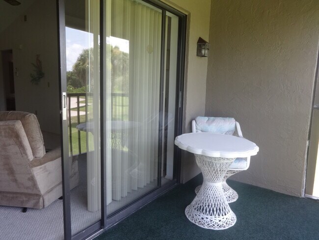 Building Photo - GREAT PRICE!  2BR/1.5 BATH - 2 month minimum rental