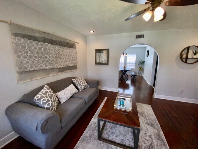 Building Photo - 2718 Cleburne St