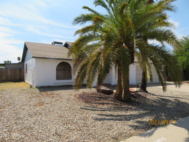 Building Photo - 613 W Westcott Dr