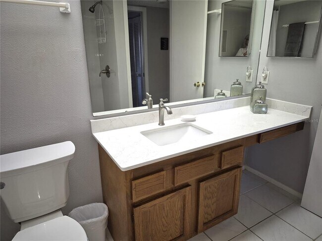 Building Photo - 270 Woodlake Wynde