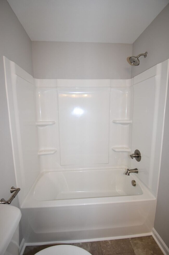 Building Photo - The Stowe Court Dog Friendly Condo for rent!