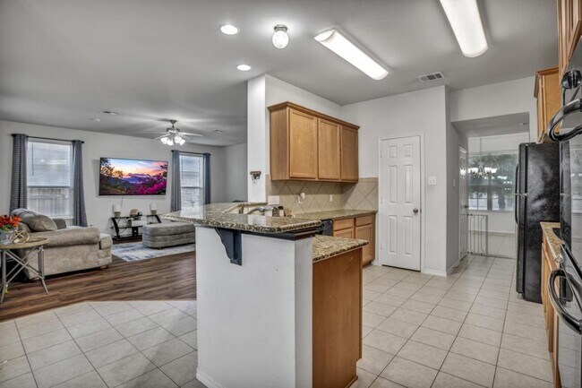Building Photo - 6109 Suellen Ln