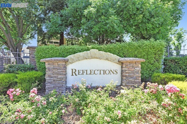 Primary Photo - 150 Reflections Dr