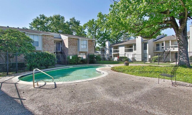 Building Photo - 17401 Red Oak Dr