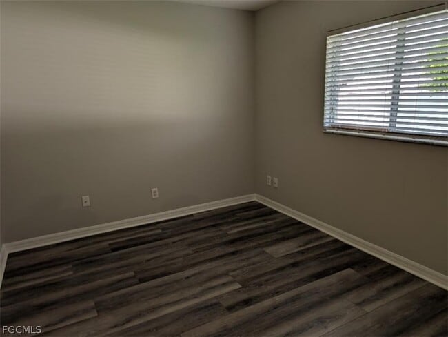 Building Photo - 4614 SW 7th Ave