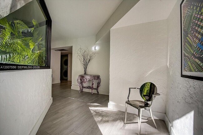 Building Photo - 276 Crandon Blvd
