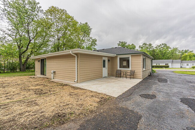 Building Photo - 1055 N Bluebonnet Ln