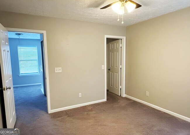 Building Photo - 220 Wild Flower Ln