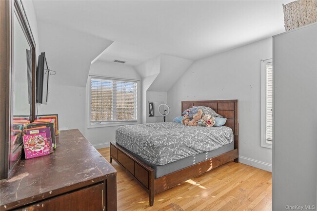 Building Photo - 17 Waring Dr