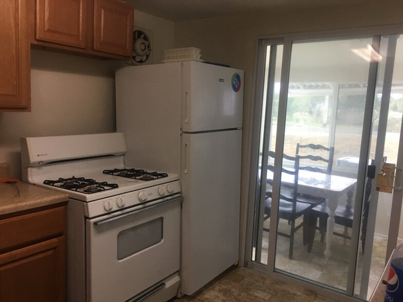 Building Photo - 7x M Ave